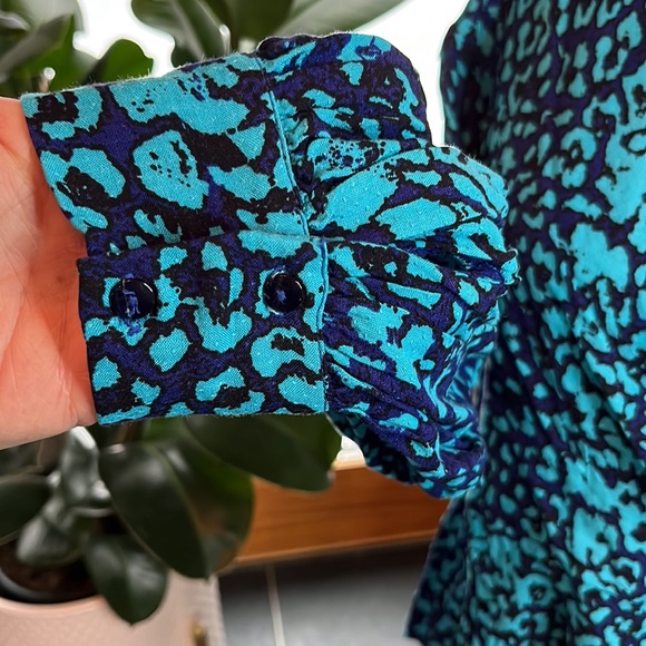 Vero Modo crisscross top in beautiful blues. NWT - Picture 2 of 7